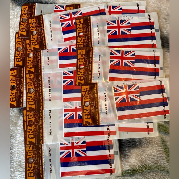 586. Tiki Toes Made in Hawaii, 4” Hawaiian flag vinyl sticker NEW - Picture 2 of 4